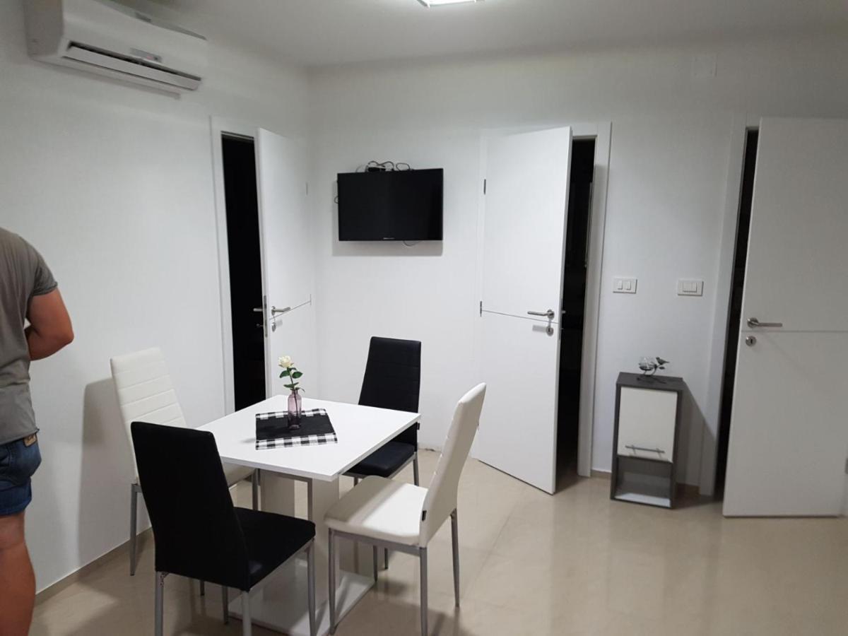 Apartmani Zaric Malinska Bagian luar foto