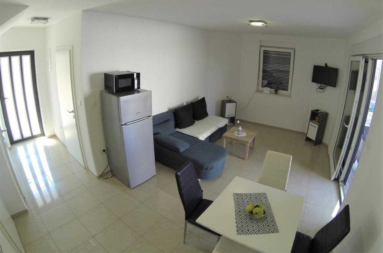 Apartmani Zaric Malinska Bagian luar foto