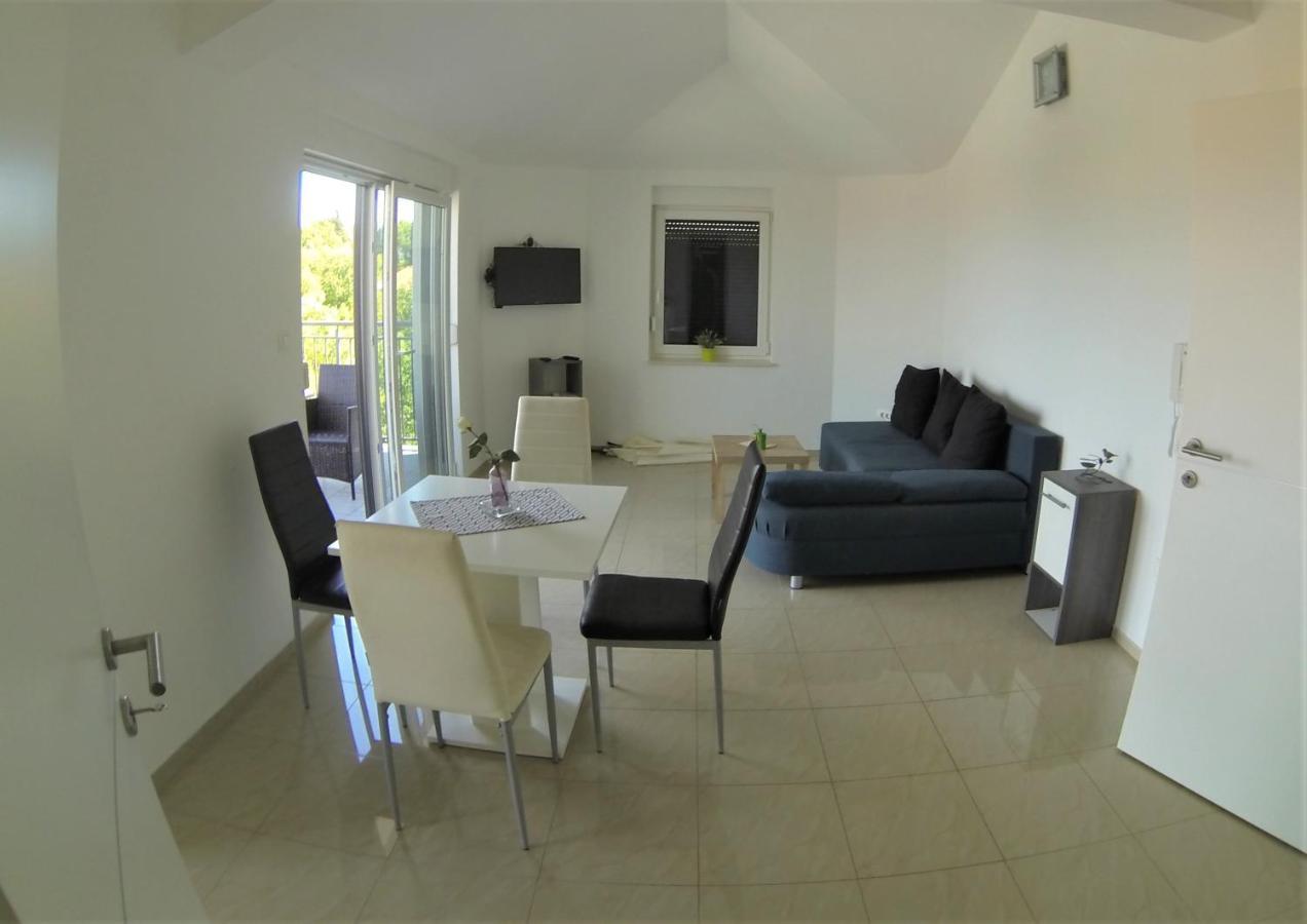 Apartmani Zaric Malinska Bagian luar foto