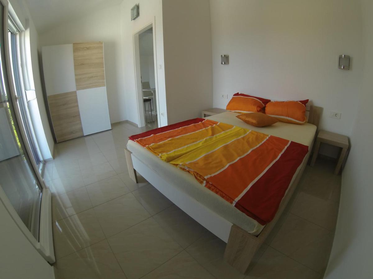 Apartmani Zaric Malinska Bagian luar foto